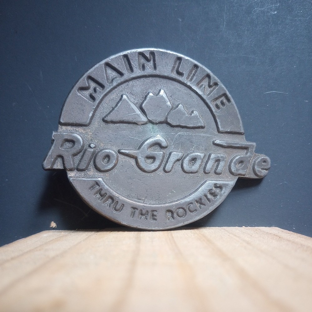 VTG Rio Grande « Main Line Thru The Rockies » metal railroad emblem Belt Buckle