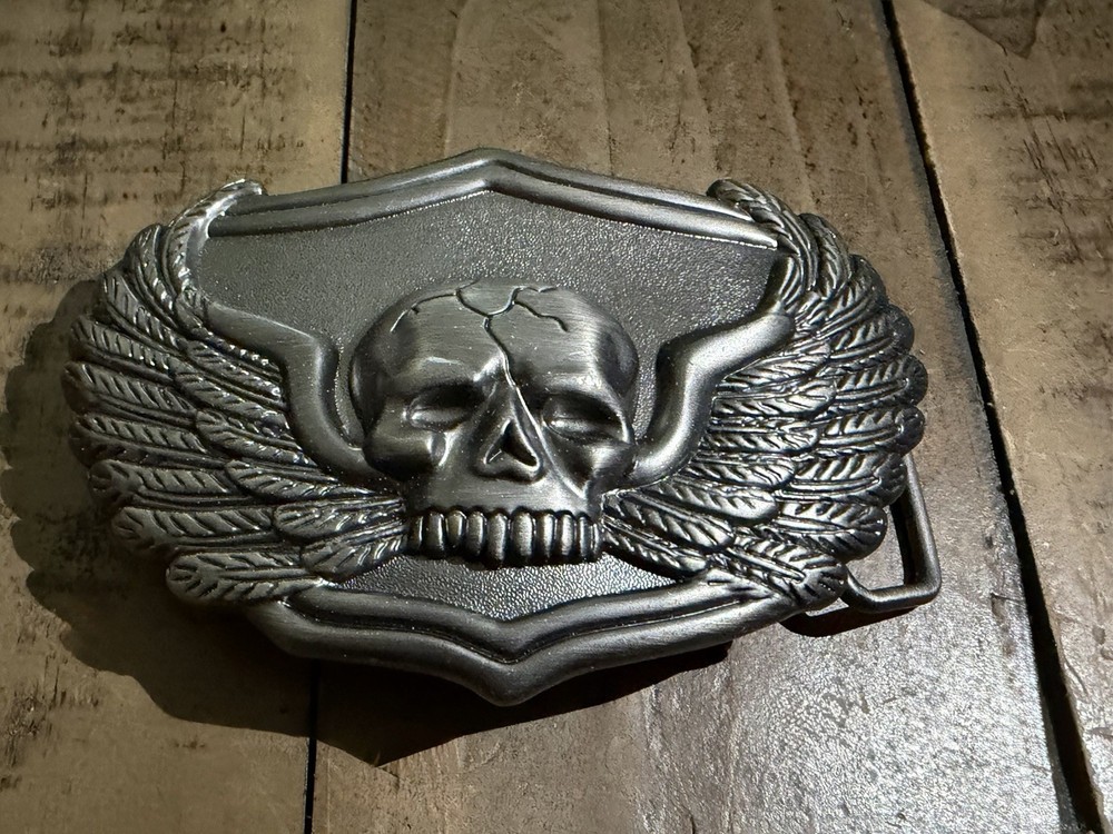 Skull buckle with Wings