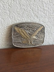 Vintage 70s WESTERN SILVER & GOLD TONE METAL BELT BUCKLE SOARING AMERICAN EAGLE