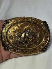 Men&rsquo;s Western Oval Belt Buckle Gold Tone Horse Head Floral Engraved 1.5&Prime;