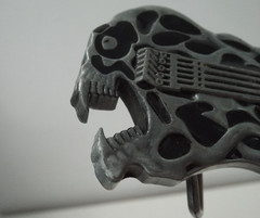 Jean&rsquo;s Friend « Flaming Fanged Guitar Skull » Silvertone Metal 4&Prime;x2&Prime; Belt Buckle