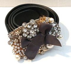 SIGNED DESIGNER CRYSTAL & FAUX PEARL BELT BUCKLE W/ BELT