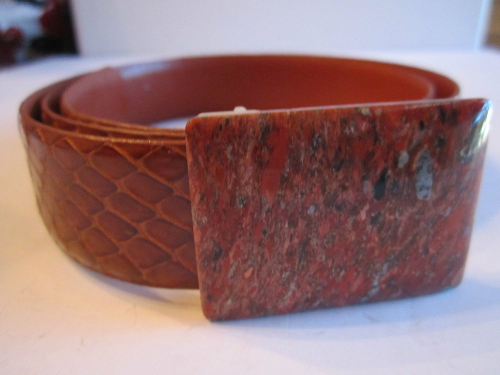 JEAN ROBERTS DESIGNS BROWN SNAKESKIN BELT D. RED STONE? BUCKLE -37&Prime; L END TO END