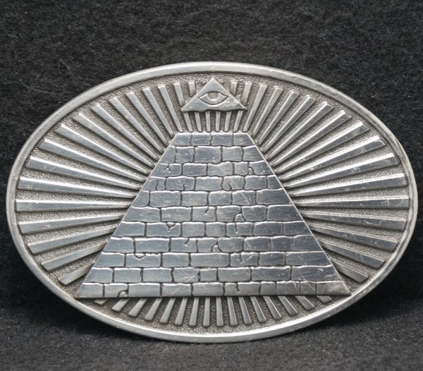 XD29128 NICE VINTAGE 2004 ***EQYPTIAN PYRAMID*** ALL SEEING EYE BELT BUCKLE