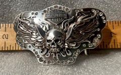 Harley-Davidson women&rsquo;s skull / wings belt buckle.#97772-09VW. Silver and Black