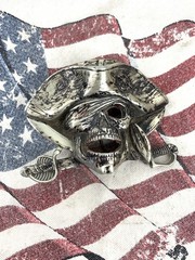 1997 Solid Fine Pewter Pirate Skull in Hat and Swords Belt Buckle 4486