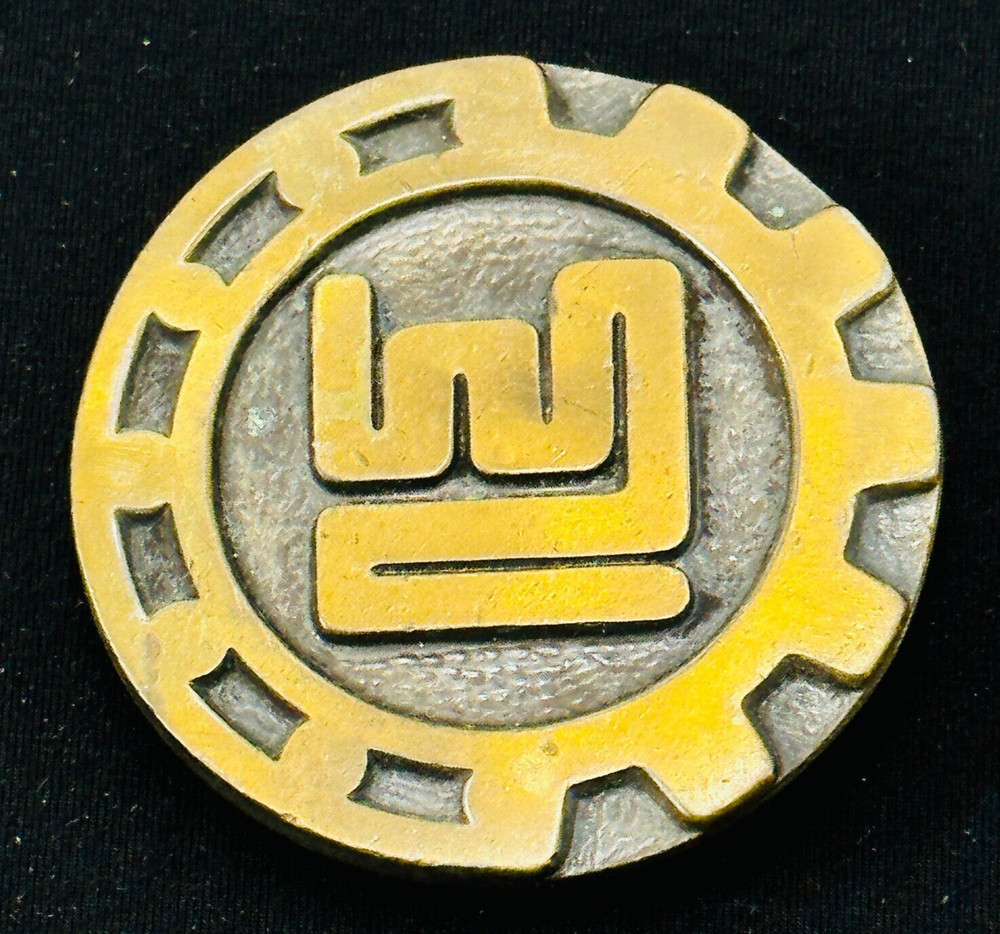 Belt Buckle Round Antique Finish Brass for 1 3/4 Inch Belt Canadian Wings Emblem