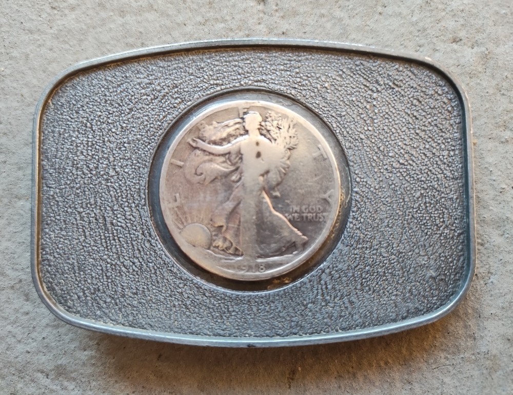 1918 WALKING LIBERTY HALF DOLLAR BELT BUCKLE, 90% SILVER COIN IN PEWTER BUCKLE
