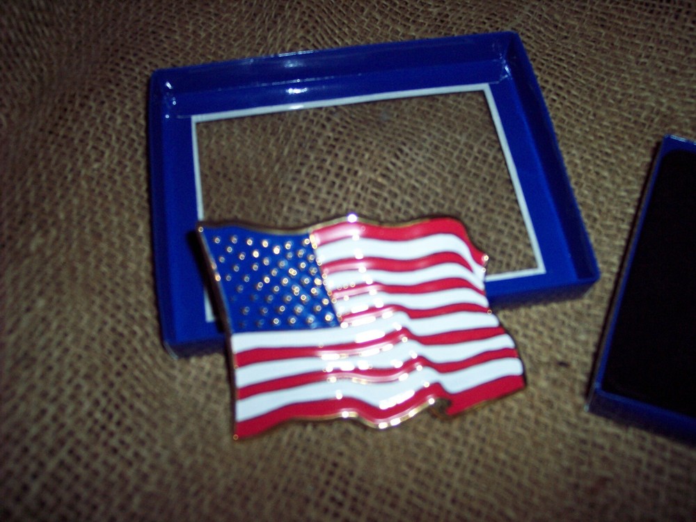FLAG USA BELT BUCKLE 3&Prime; X 2&Prime; NIB FREE S/H MADE IN USA