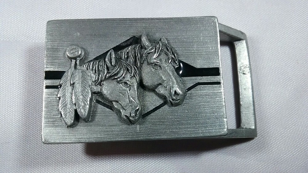 Siskiyou Belt Buckle 1998 Silver 2 Horses/2 feathers