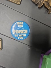 3 Bult Buckle One Button Pin