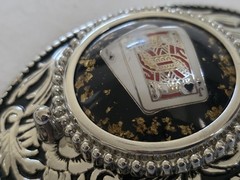 Men&rsquo;s Silver Tone Gamblers Belt Buckle With 24k Gold Flakes