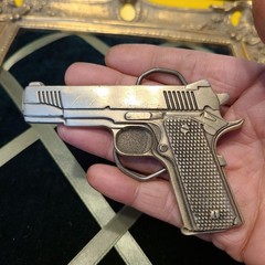 hot topic Y2K 2000s pistol gun belt buckle great American products 100% pewter