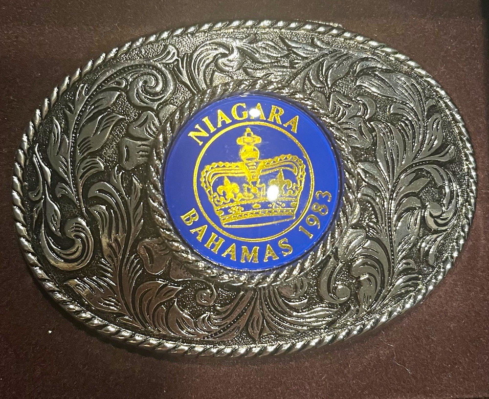 Men&rsquo;s Oval Western Belt Buckle Silver Floral Medallion Niagara Bahamas Crown
