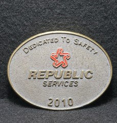 WH15112 GREAT VINTAGE 2010 **REPUBLIC SERVICES** DEDICATED TO SAFETY BELT BUCKLE