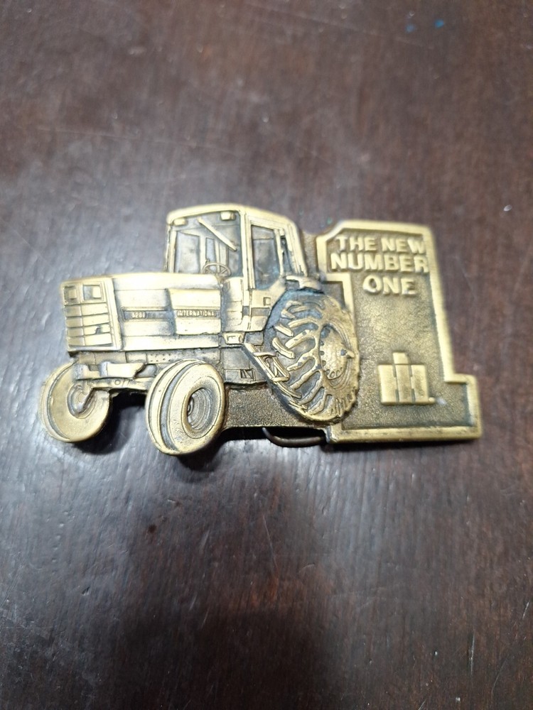 Vintage IH International Harvester 5288 Tractor « The New Number 1 » Belt Buckle