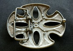 IRON CROSS LIKE DESIGN SYMMETRIC CUTOUT OVAL BRASS TONED BELT BUCKLE