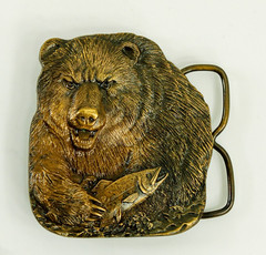 Grizzly Bear with Salmon brass belt buckle vintage Bergamot Brass Works 1978