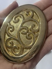 90s Vintage Motion East Gold Tone Sweater Clip / Scarf Clip – Decorative Scroll