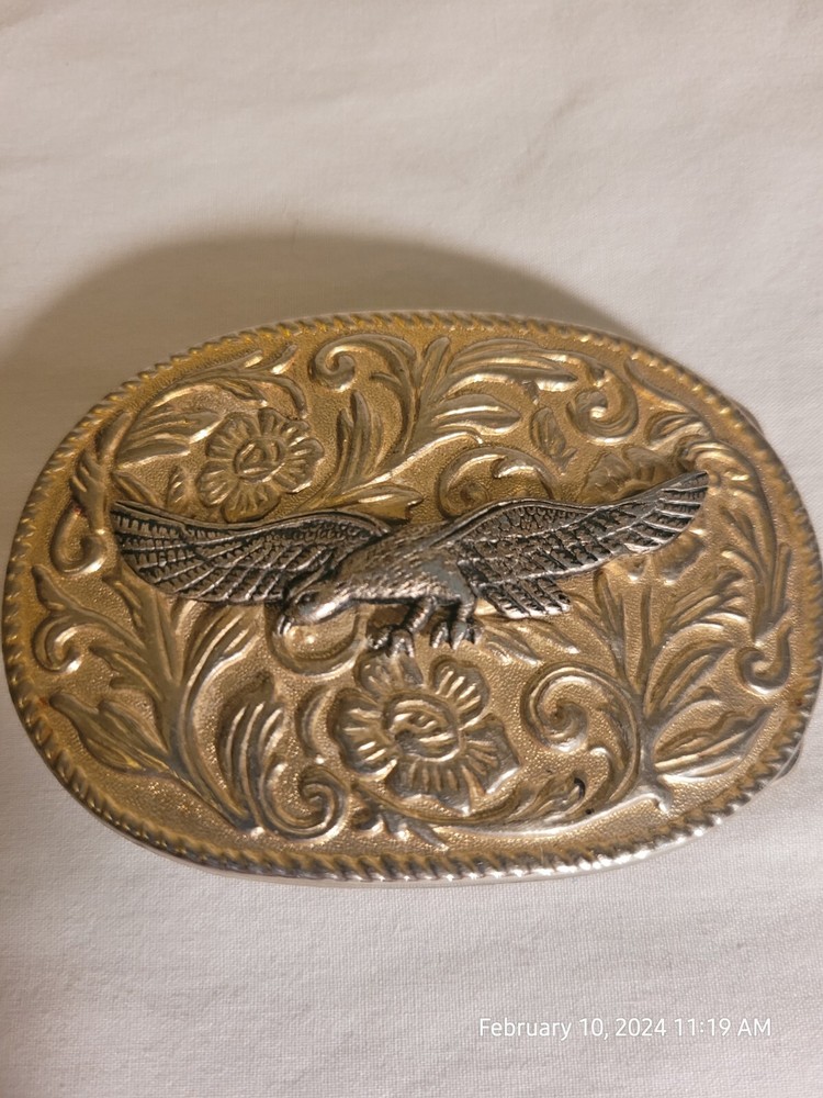 Men&rsquo;s Belt Buckle Silver Tone on Gold Tone – Eagle on Floral Background – Metal