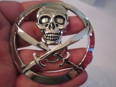 SKULL AND CROSS SWORDS BELT BUCKLE – GW-13