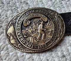 TONY LAMA STATE SEAL OF MINNESOTANA BRASS BUCKLE TOOLED LEATHER BELT MEN&rsquo;S 36