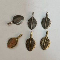 Small Silver Feather Jewelry Pendants,Bag Zipper Puller,Feather Zipper Pull lot