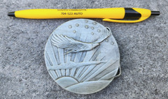 VINTAGE 1970&rsquo;S PEWTER ROUND BELT BUCKLE~BERGAMOT~FLYING EAGLE SUN RAYS STARS A48