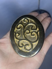 90s Vintage Motion East Gold Tone Sweater Clip / Scarf Clip – Decorative Scroll