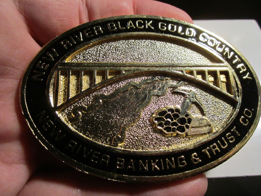 1981 NEW RIVER BANKING AND TRUST COMPANY BLACK GOLD COUNTRY BELT BUCKLE BBA-7