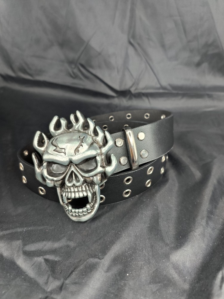 Silver Toned Skull Belt Buckle With Black Belt Size 42&prime;
