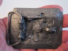 SMITH & WESSON REVOLVERS BELT BUCKLE – HEAVY ENAMEL – 3&Prime; X 2 1/2&Prime; – TUB AMA