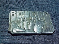 BOWLING BELT BUCKLE SISKIYOU CO WILLIAMS OREGON 1985 PINS SHOES BALL METAL 0-30.