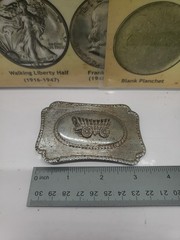 belt buckle