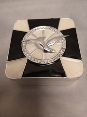 Seagul Tricket Box Enambled Black & White Silvertone Metal