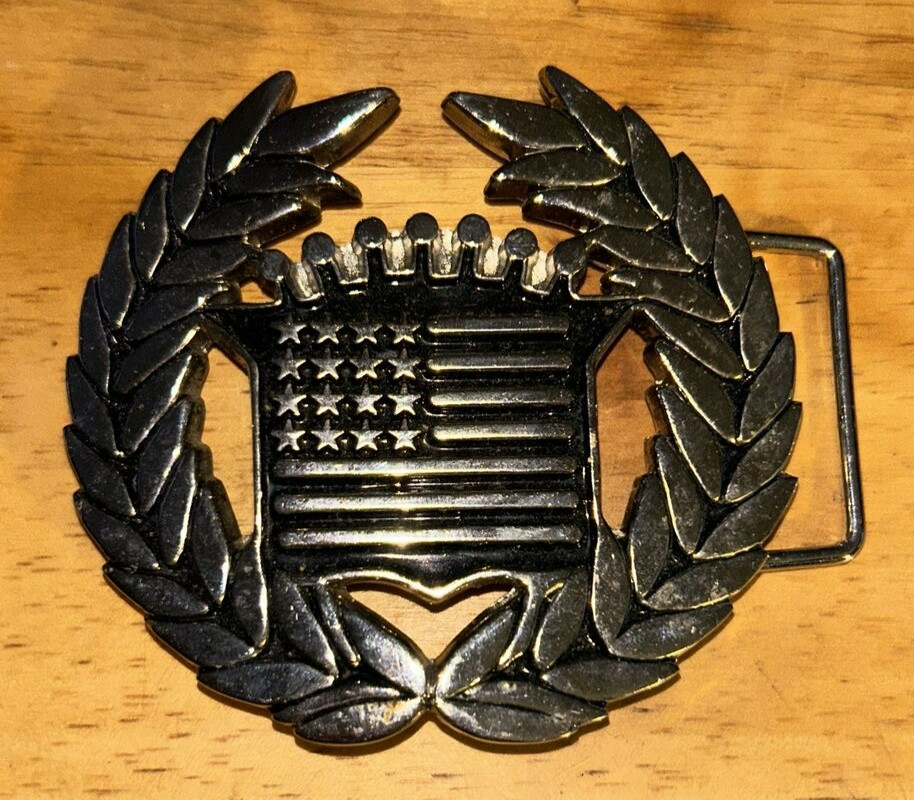 Pewter Belt Buckle: American Flag « Cadillac Logo »