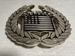 USA Flag Belt Buckle Famous Stars & Straps With Laurel Wreath Design Silver Tone