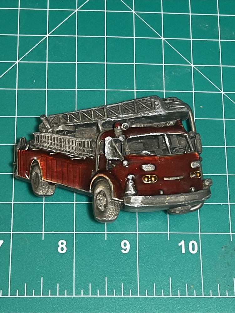 RED FIRE LADDER TRUCK SHAPED CUTOUT BELT BUCKLE BERGAMOT BRASS WORKS USA 1978