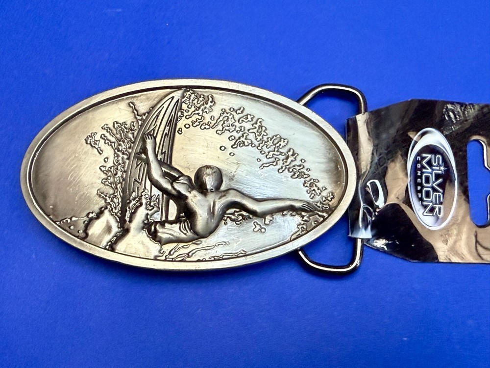 Surfing Surfers Crashing Ocean Wave NOS Silver Moon 2005 Mens Belt Buckle