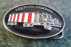 VINTAGE KEEP ON TRUCKING ENAMEL MEN&rsquo;S BELT BUCKLE STAMPED 2060