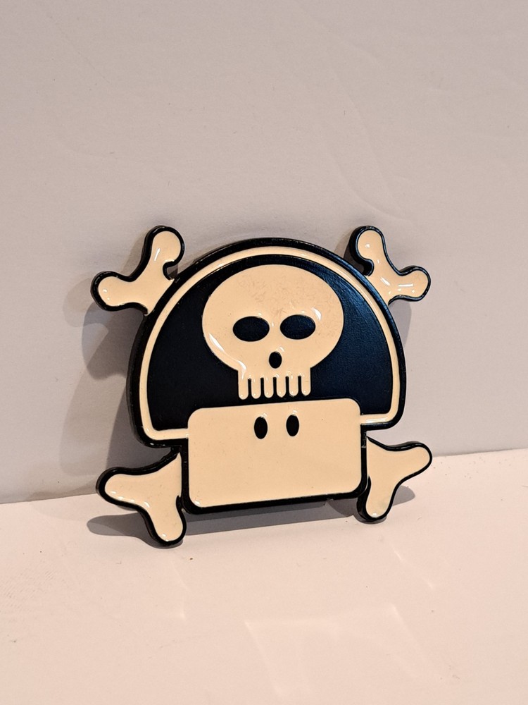 Super MARIO Bros Mushroom Skull & Crossbones Belt Buckle 2007 NINTENDO