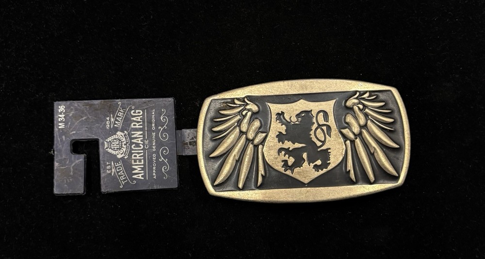 VintageLevi&rsquo;s Medici bicycle lion crest belt buckle features a silver-toned lion