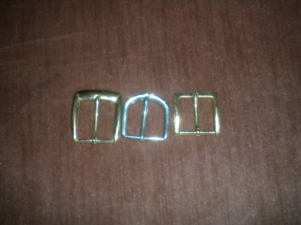 LOTS OF 3 REGULAR BUCKLE FOR 1 1/4 IN WIDE 1 SILVER 2 GOLD BUCKLE