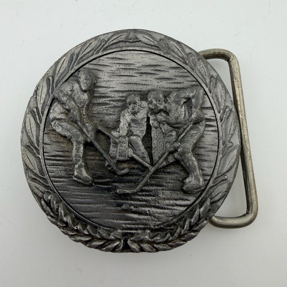Vintage Hockey Belt Buckle Pewter/Silver Tone Vintage 3D Relief Sports Round