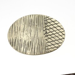 Industrial Style Oval Belt Buckle – Striking Texture for Leather Belts
