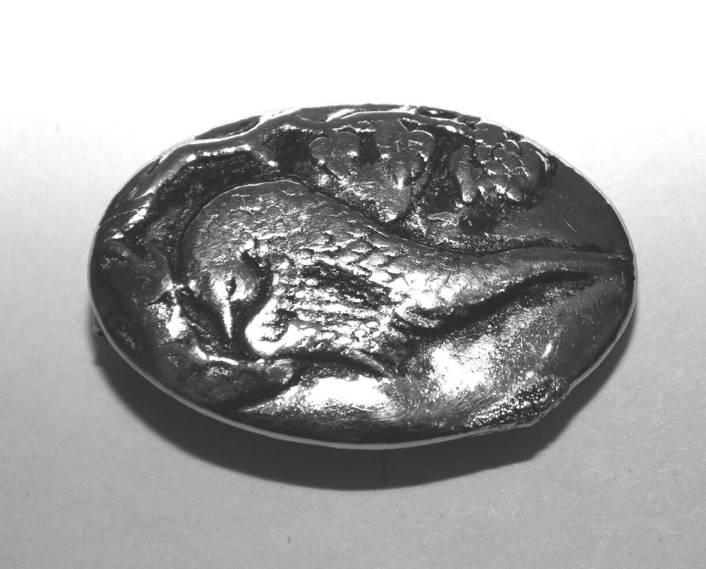 Mother Bird Nurturing Over Nest 3 Dimensional Small Silver Tone Belt Buckle
