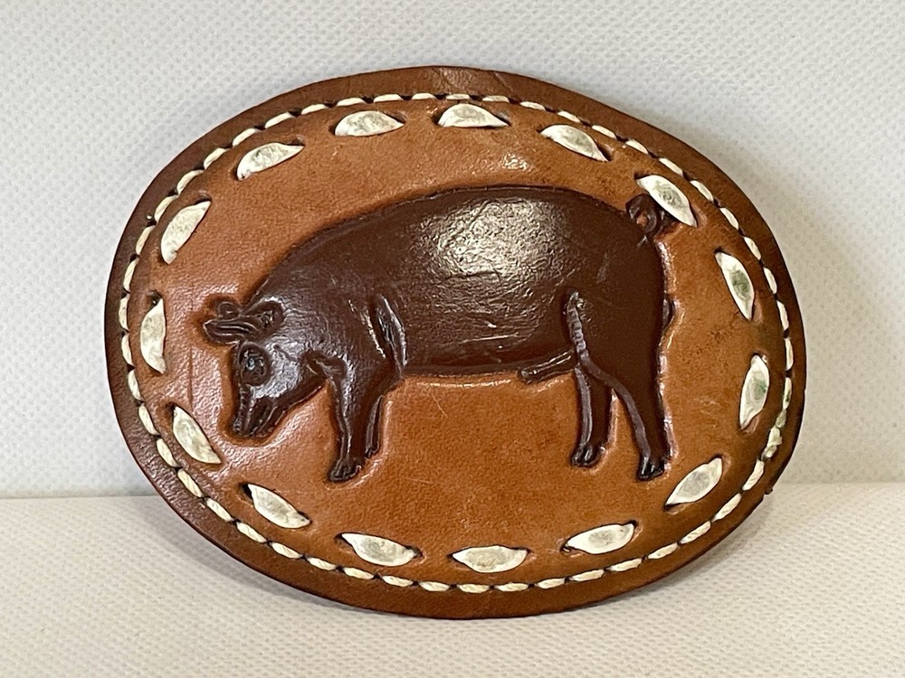 Bet Buckle Leather Pig