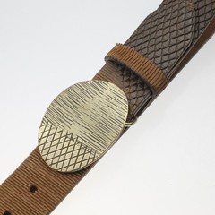 Industrial Style Oval Belt Buckle – Striking Texture for Leather Belts