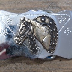 VINTAGE HORSE WITH HORSE SHOE THEME BELT BUCKLE