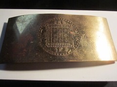 VINTAGE BRASS BELT BUCKLE ABSTRACT CREST DESIGN 5 1/2&Prime; X 2 1/2&Prime; – GW-5